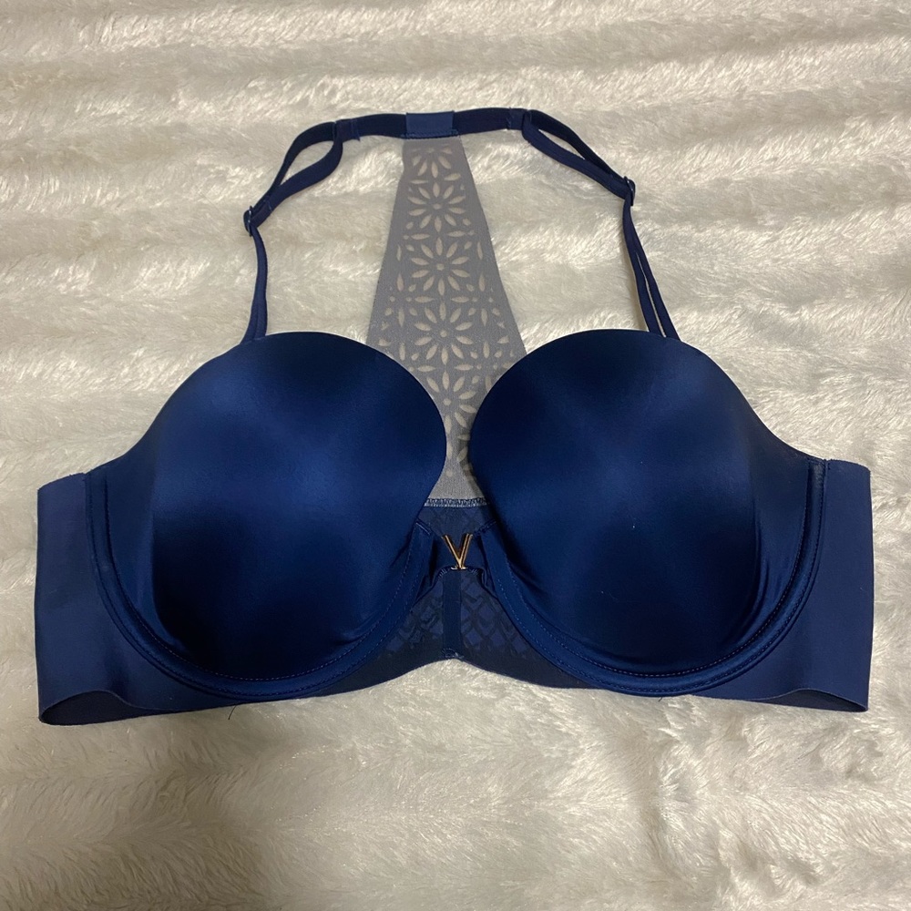 VS Front close Demi Bra
